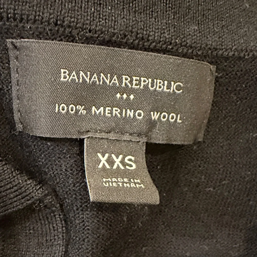 Banana Republic Black 100% Merino Wool Collard V Neck Sweater XXS C25-007